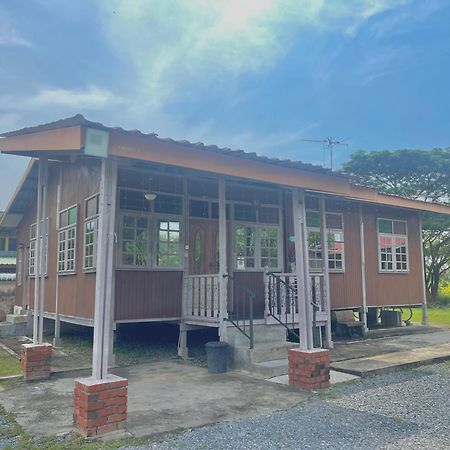 Tamteh Homestay Ayer Hitam Экстерьер фото