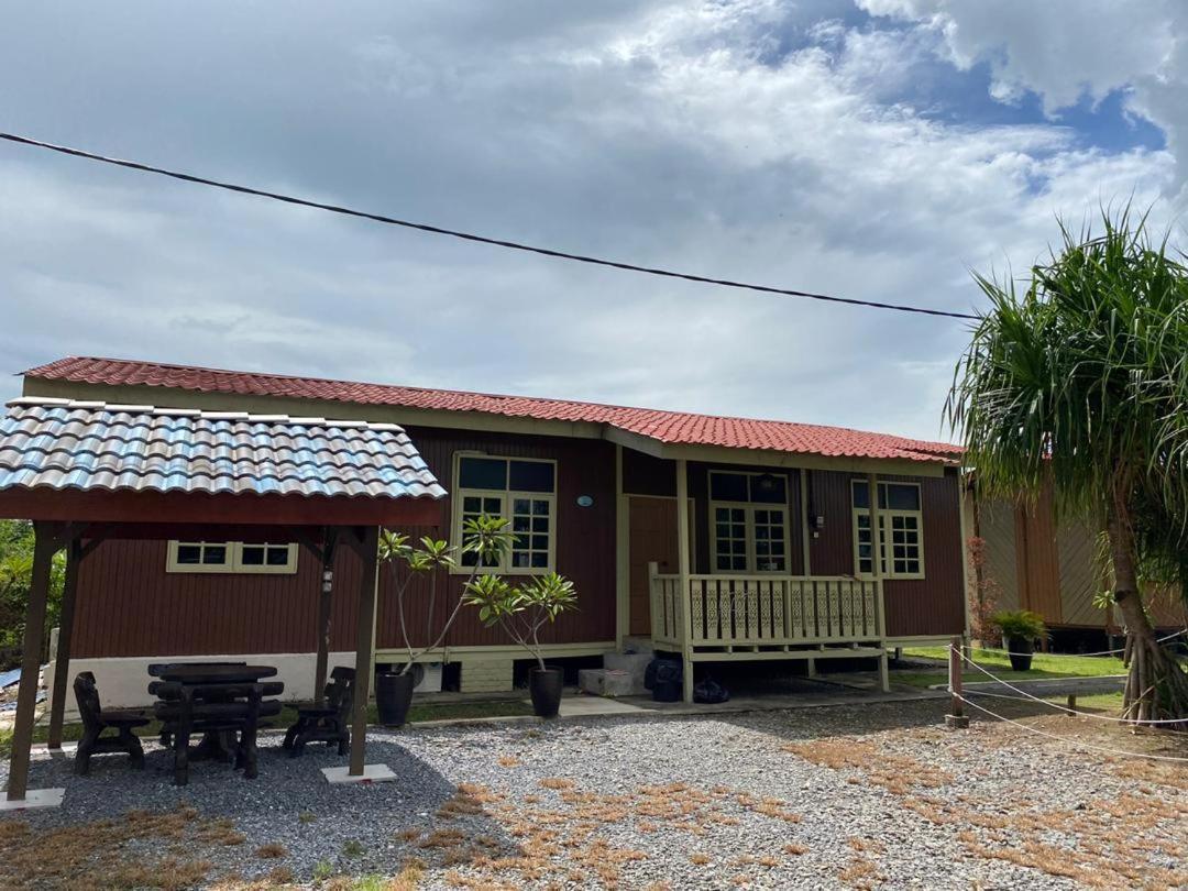 Tamteh Homestay Ayer Hitam Экстерьер фото