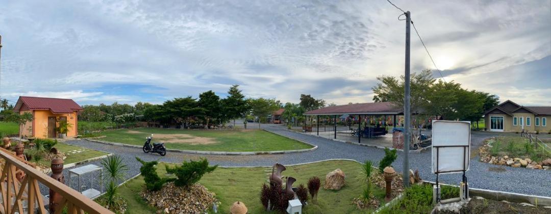 Tamteh Homestay Ayer Hitam Экстерьер фото