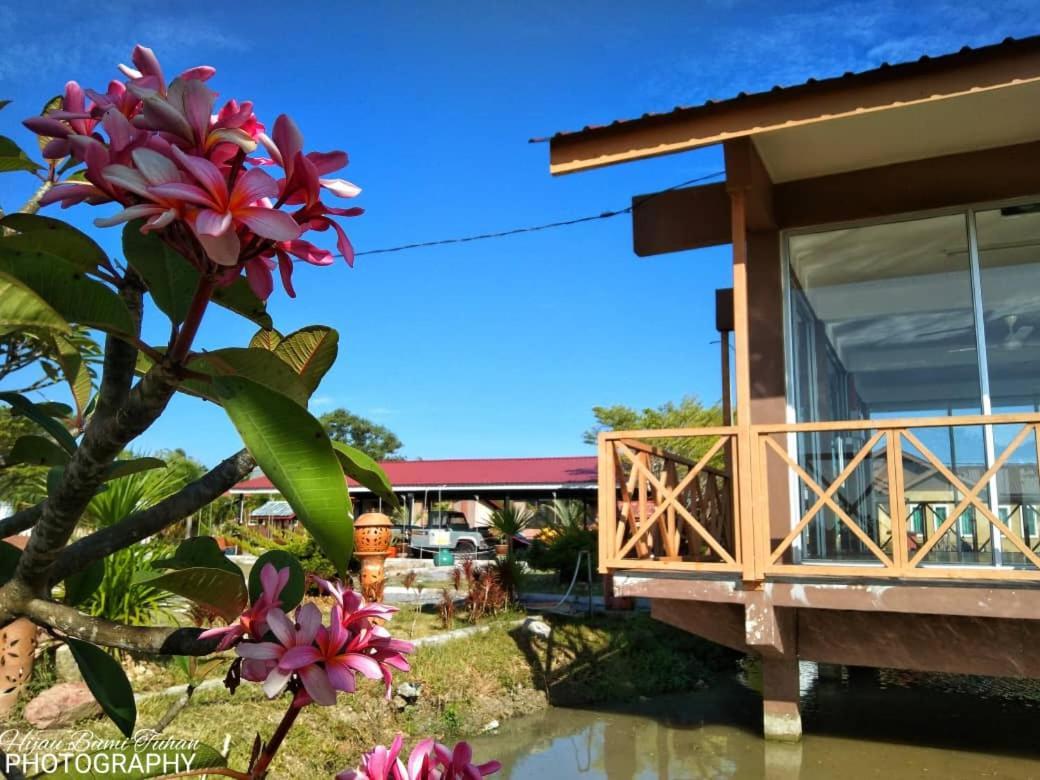 Tamteh Homestay Ayer Hitam Экстерьер фото