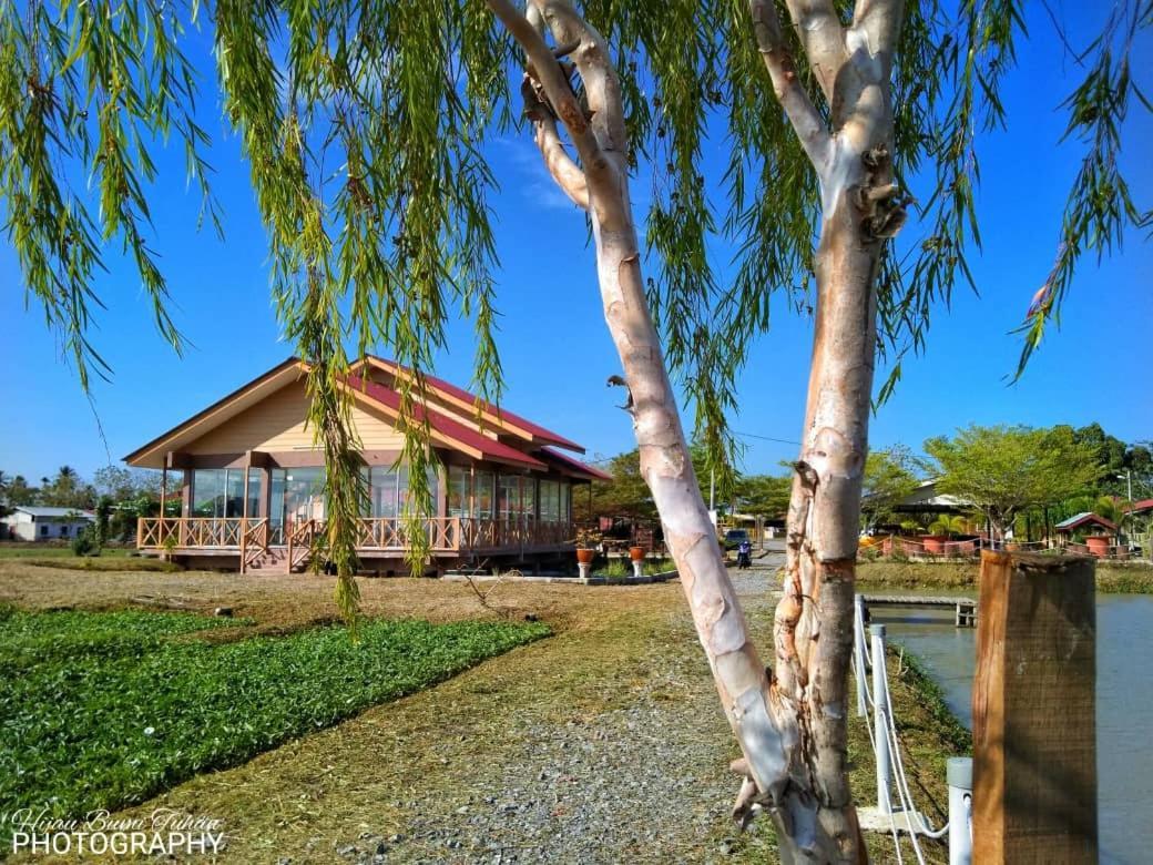 Tamteh Homestay Ayer Hitam Экстерьер фото