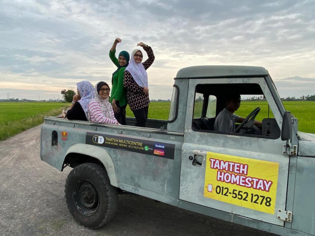 Tamteh Homestay Ayer Hitam Экстерьер фото