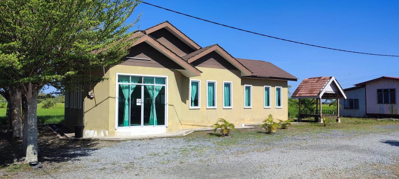 Tamteh Homestay Ayer Hitam Экстерьер фото