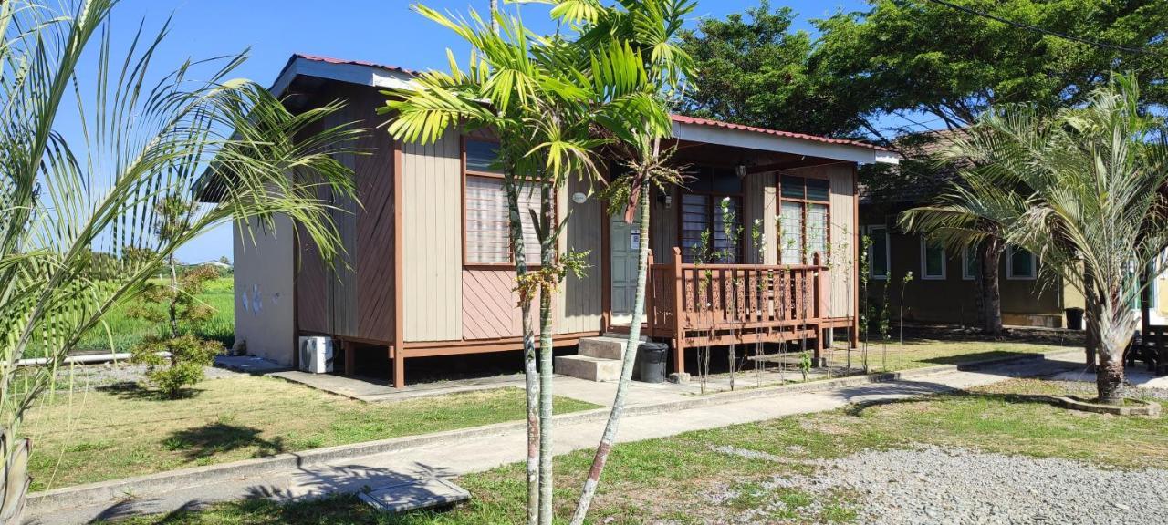 Tamteh Homestay Ayer Hitam Экстерьер фото