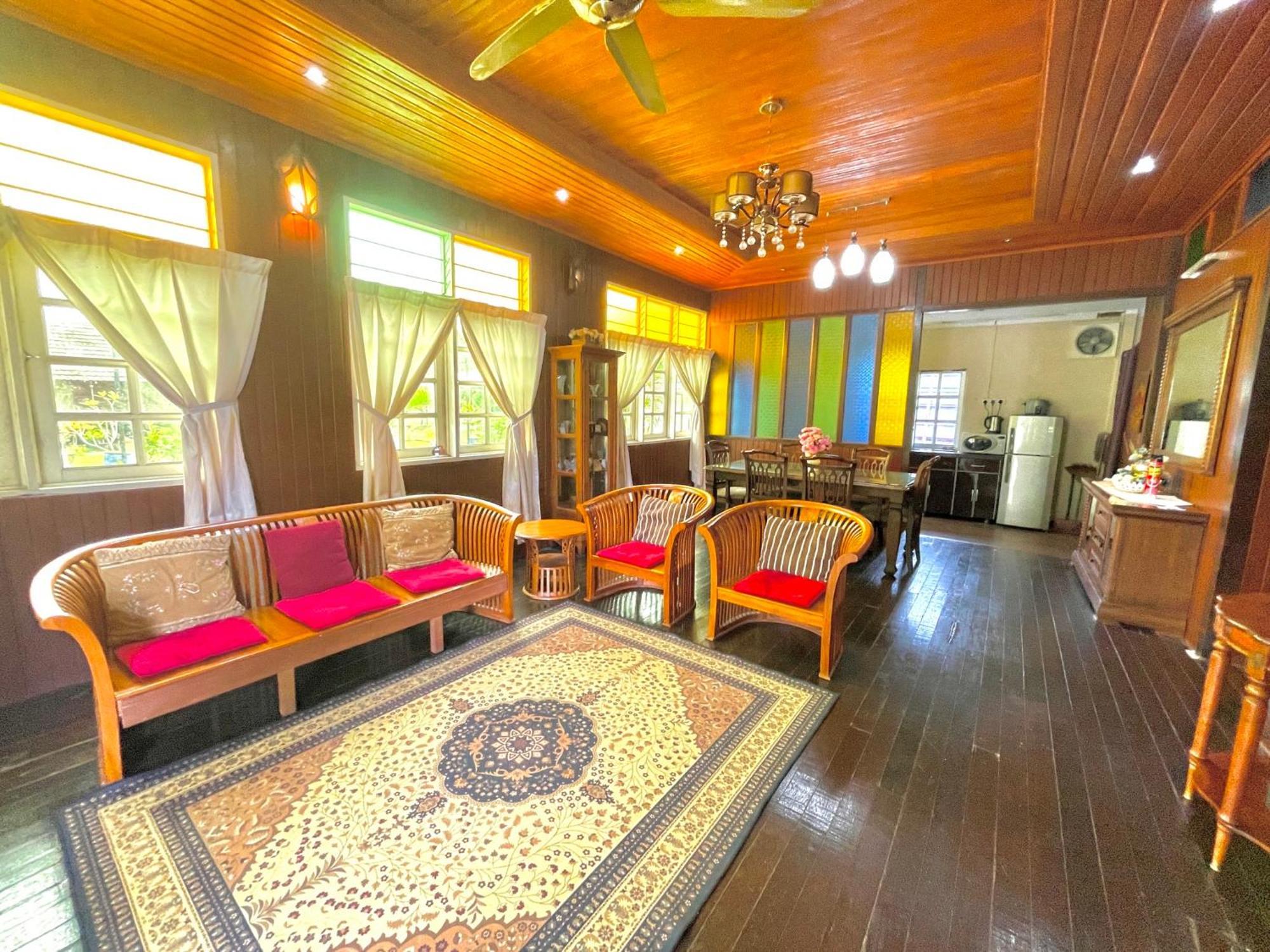 Tamteh Homestay Ayer Hitam Экстерьер фото