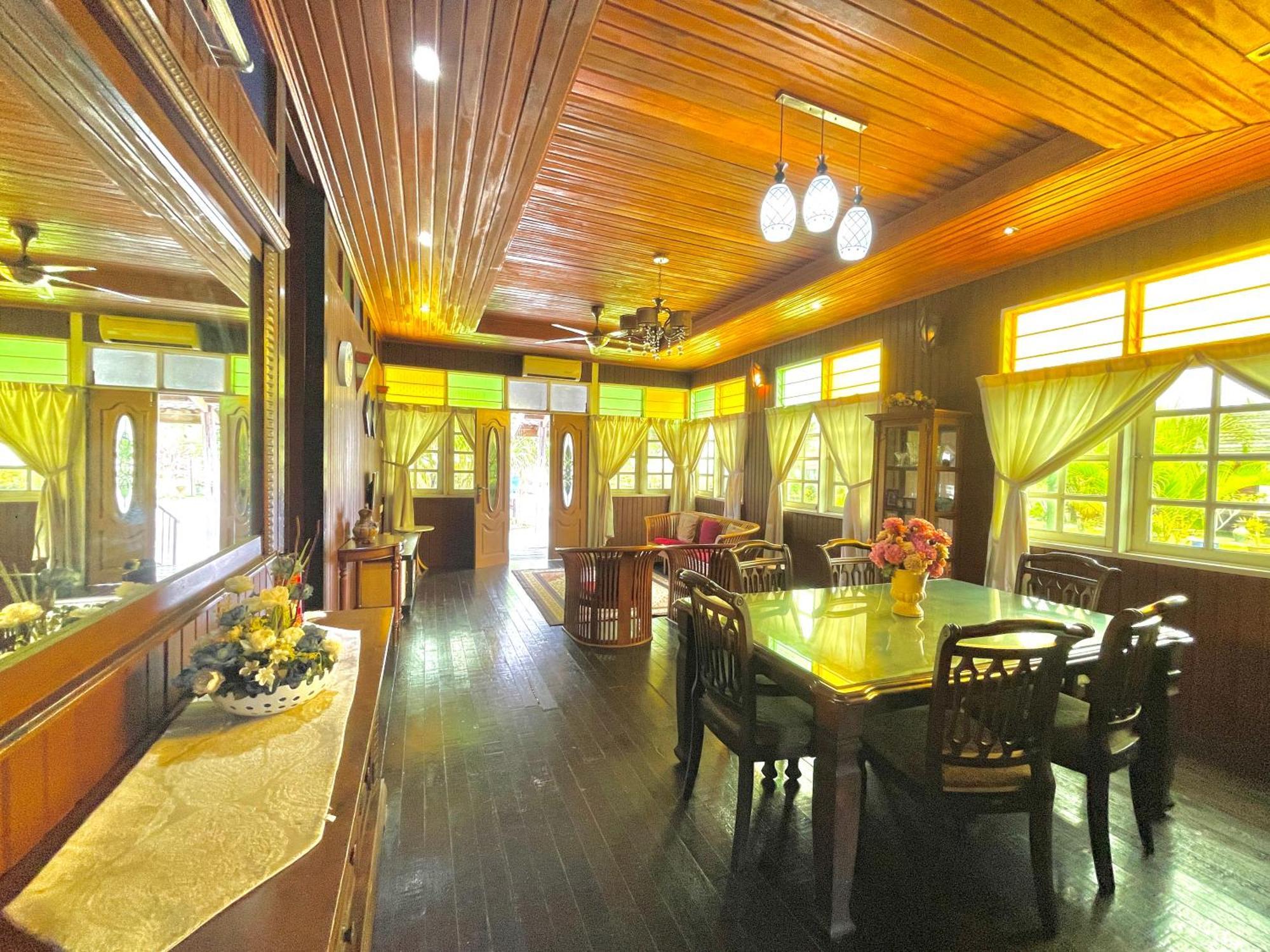 Tamteh Homestay Ayer Hitam Экстерьер фото