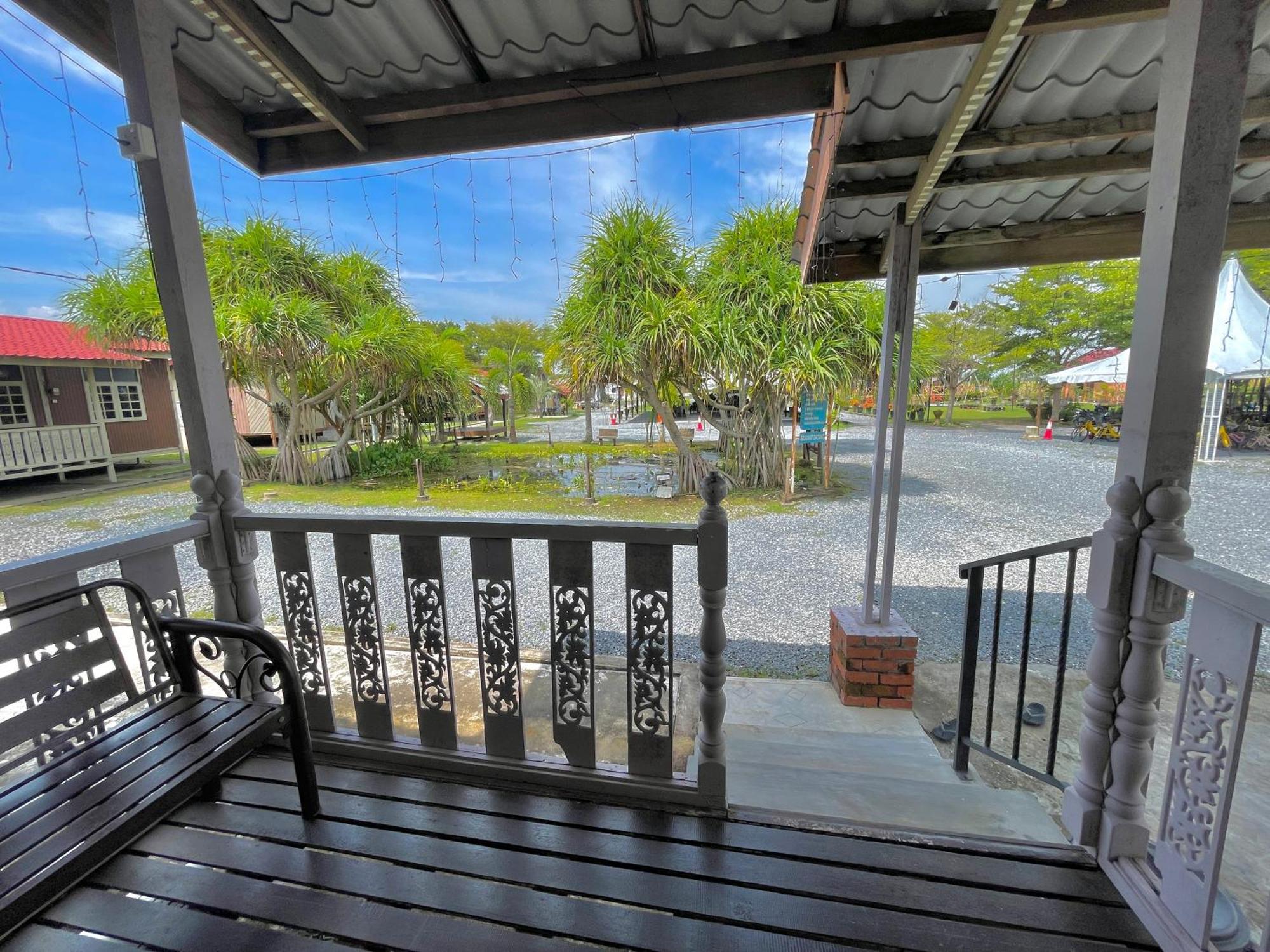 Tamteh Homestay Ayer Hitam Экстерьер фото