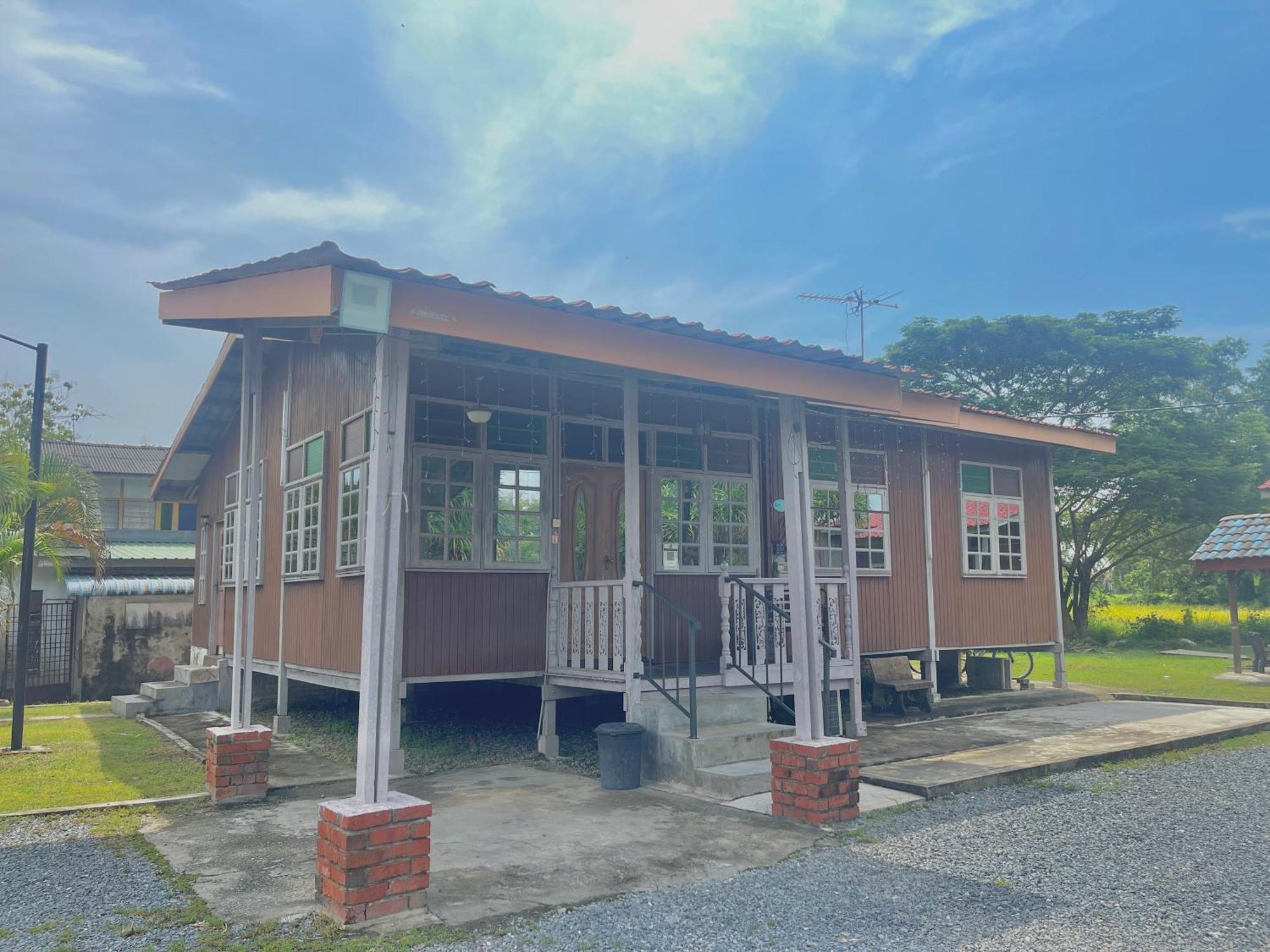 Tamteh Homestay Ayer Hitam Экстерьер фото