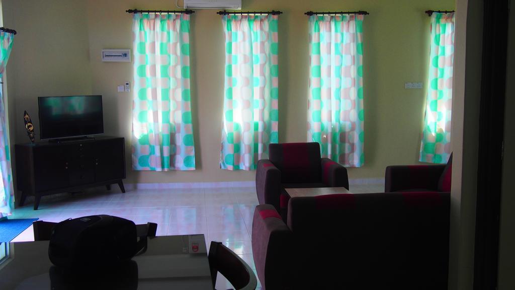 Tamteh Homestay Ayer Hitam Экстерьер фото